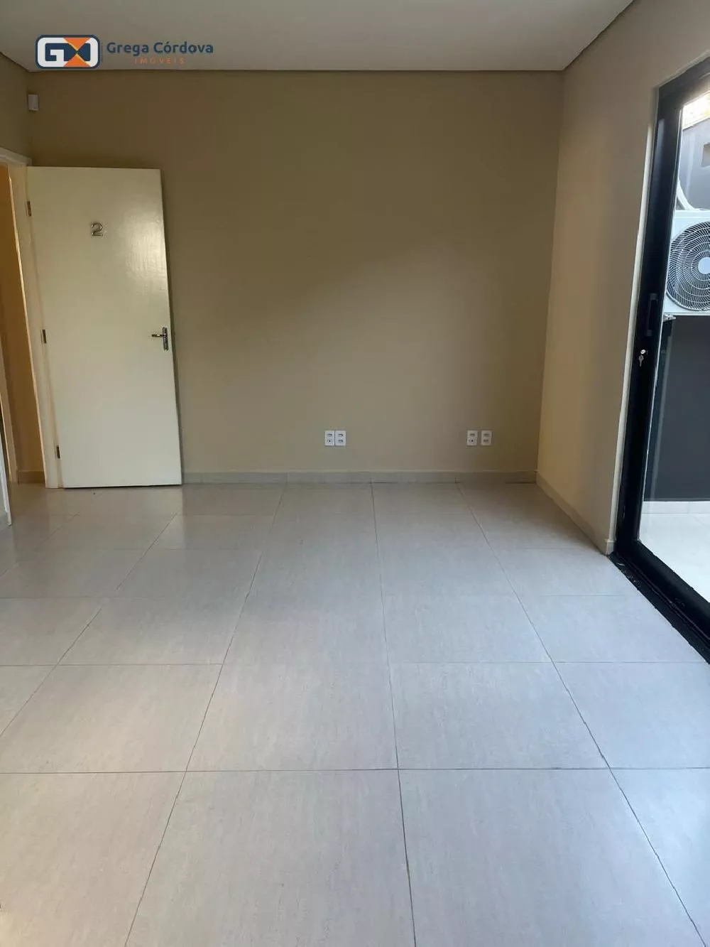 Sala comercial com varanda 