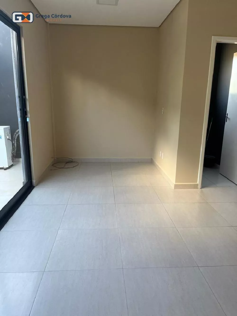 Sala comercial com varanda 