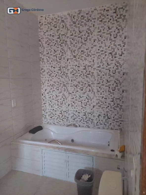 chacara com casa de 2 andares jundicanga
