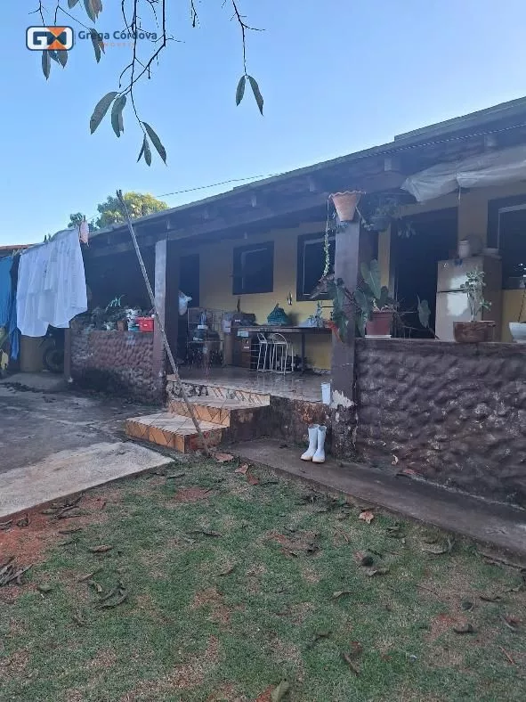 Propriedade com duas residencias bairro Colegio