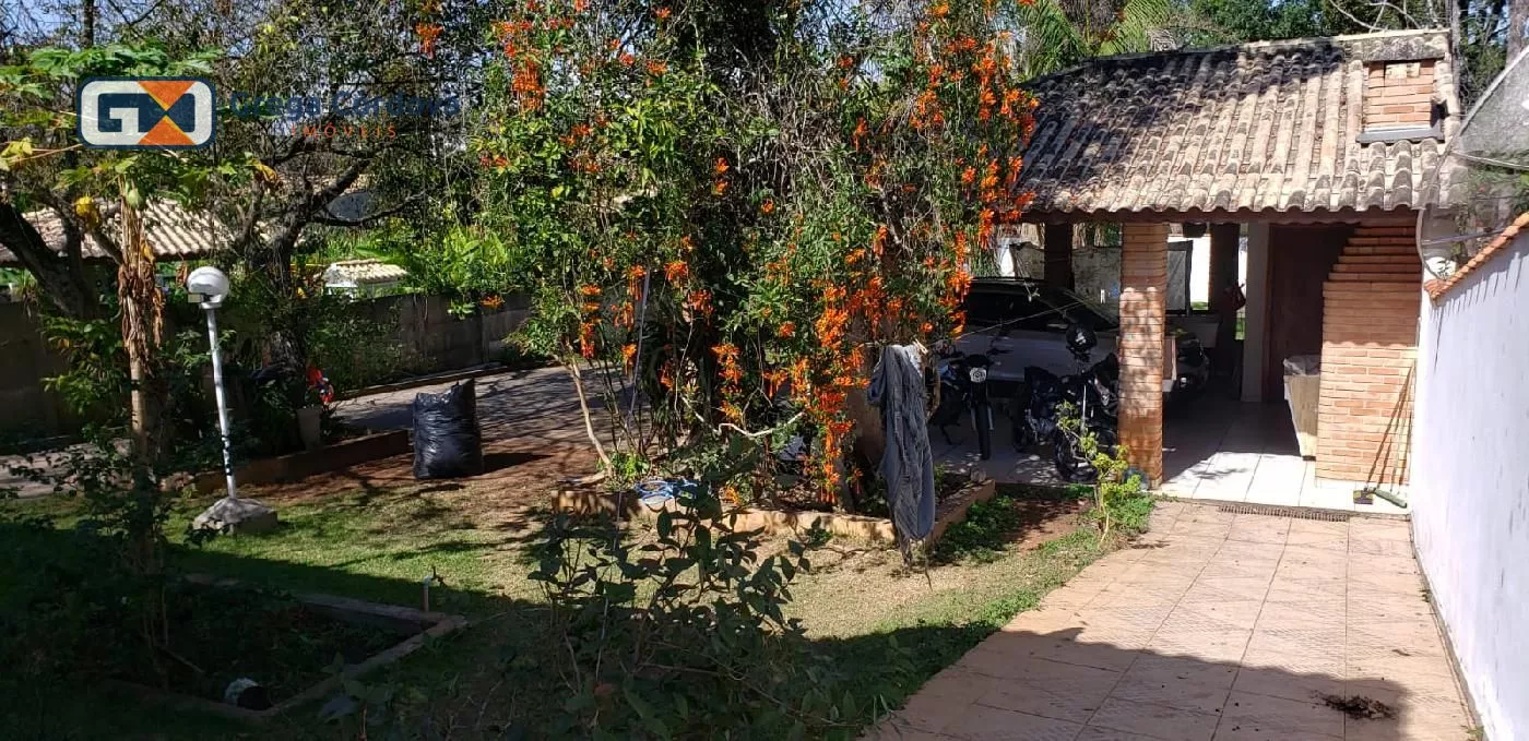 Linda chacara alto padão com lago no centro de Araçoiaba