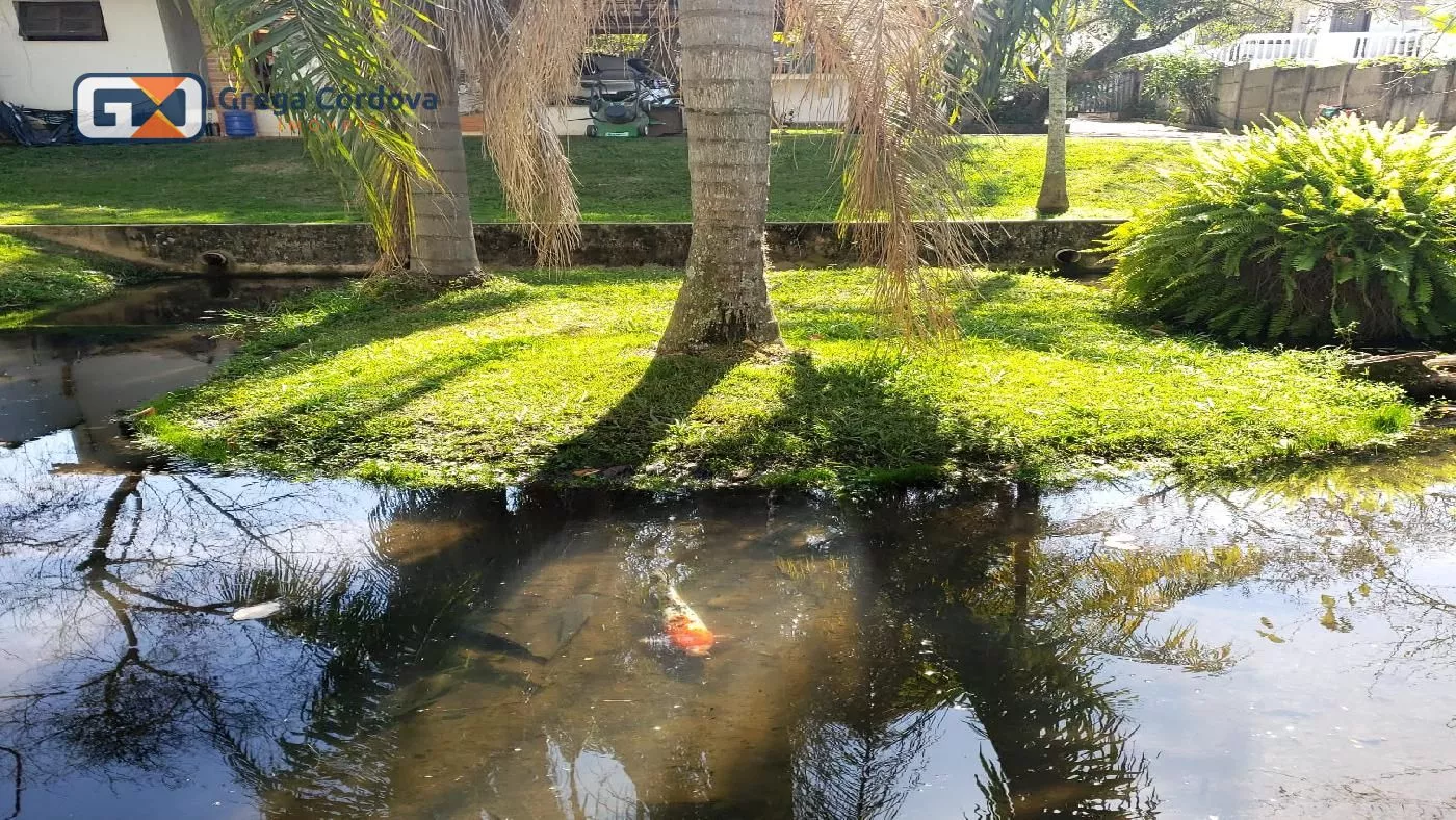 Linda chacara alto padão com lago no centro de Araçoiaba