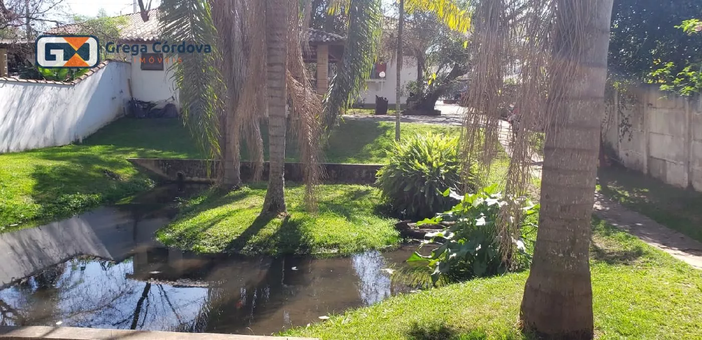 Linda chacara alto padão com lago no centro de Araçoiaba