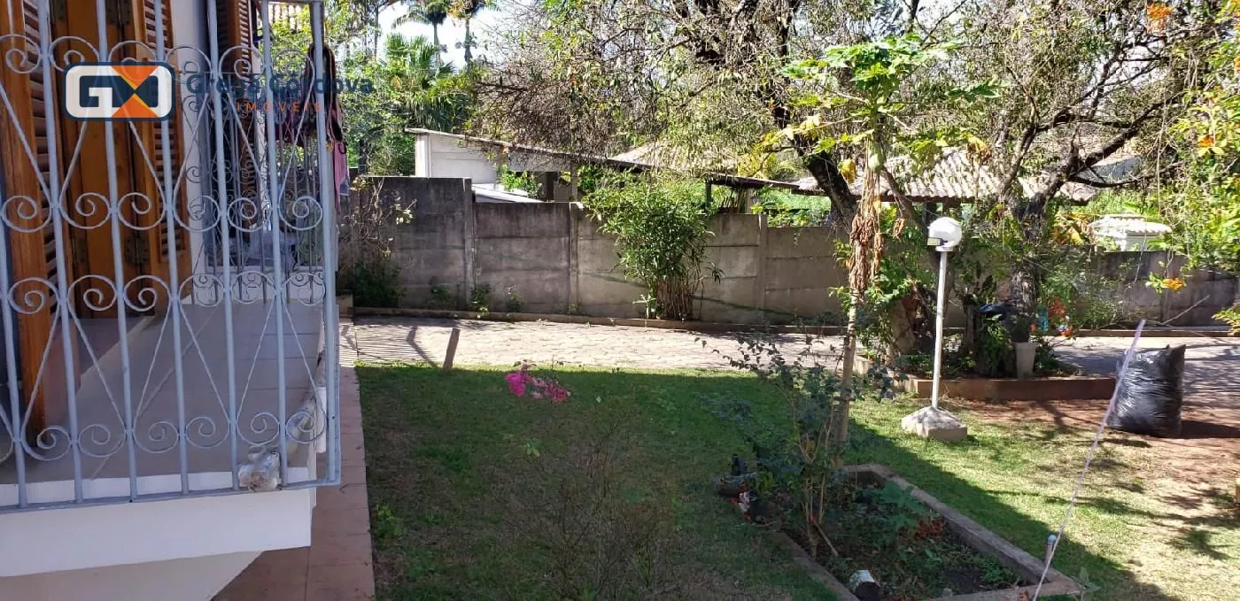 Linda chacara alto padão com lago no centro de Araçoiaba