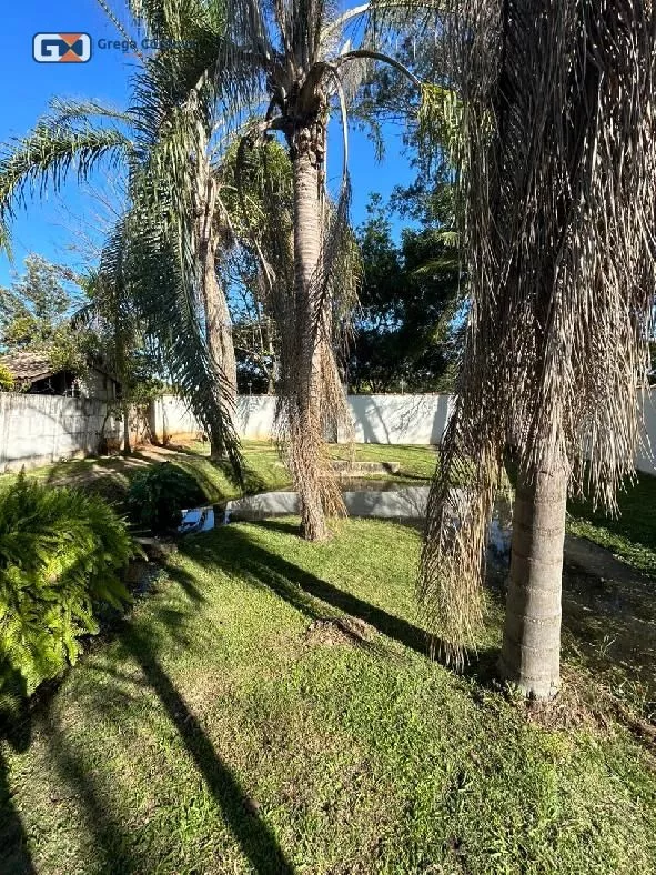 Linda chacara alto padão com lago no centro de Araçoiaba