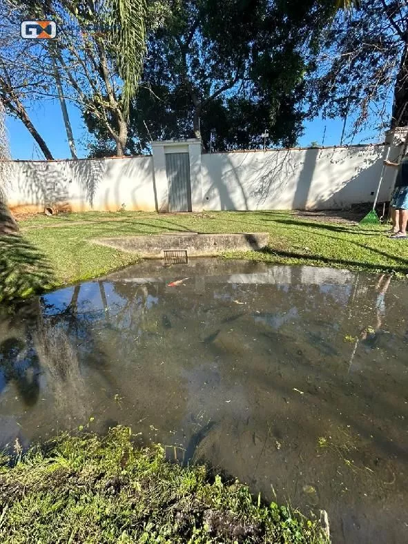 Linda chacara alto padão com lago no centro de Araçoiaba