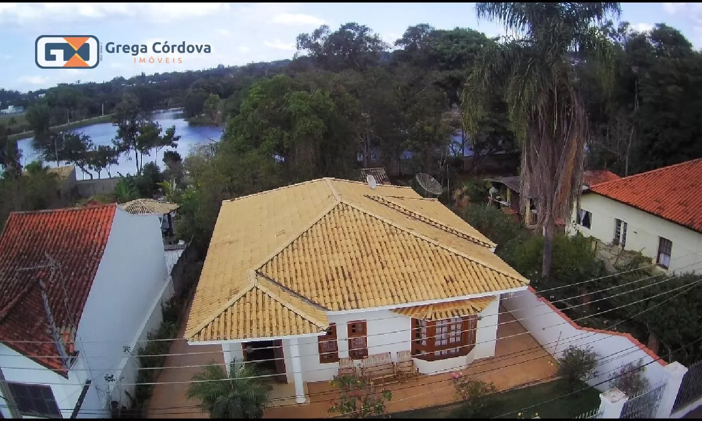 Linda chacara alto padão com lago no centro de Araçoiaba