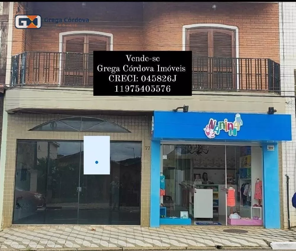 Sobrado misto residencial e comercial no centro de Araçoiaba da Serra.