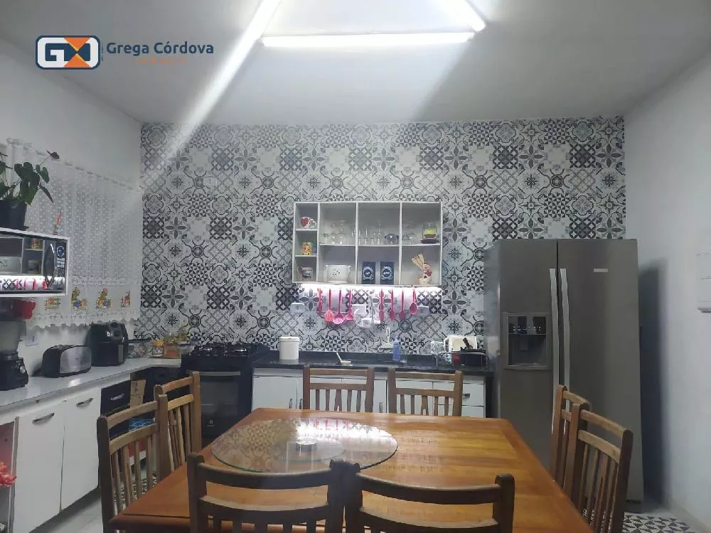 casa com sacada Jd. Salete