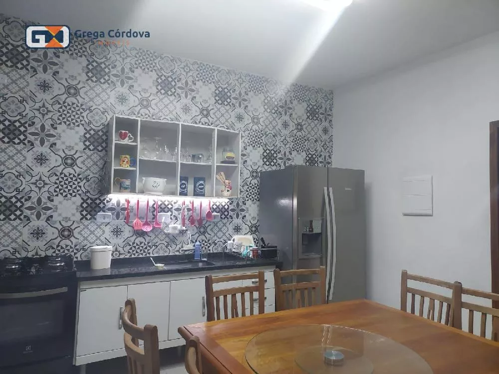 casa com sacada Jd. Salete