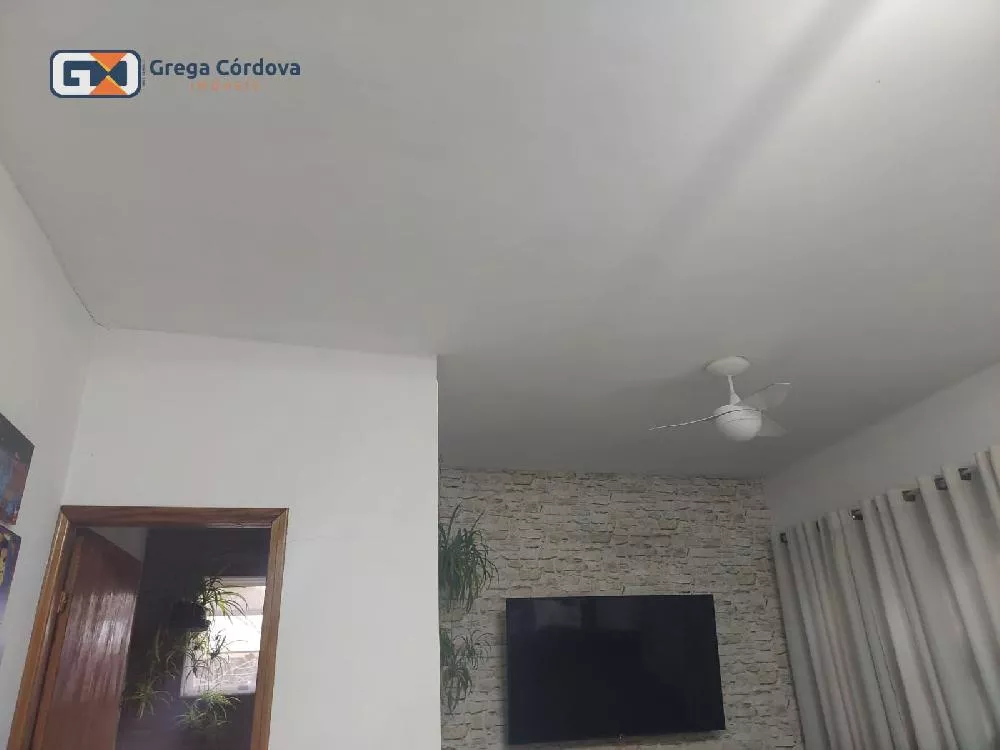 casa com sacada Jd. Salete