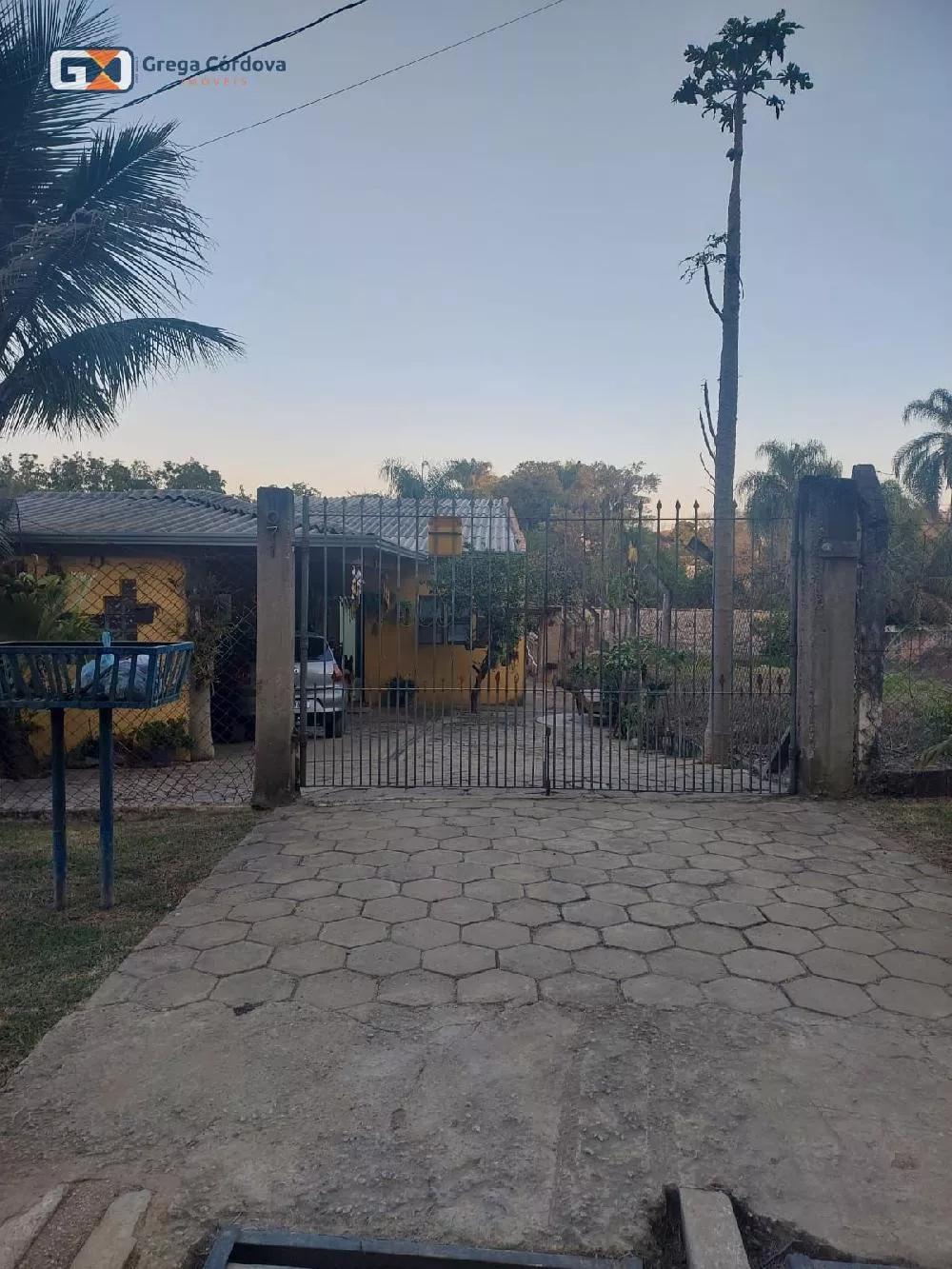 casa com sacada Jd. Salete