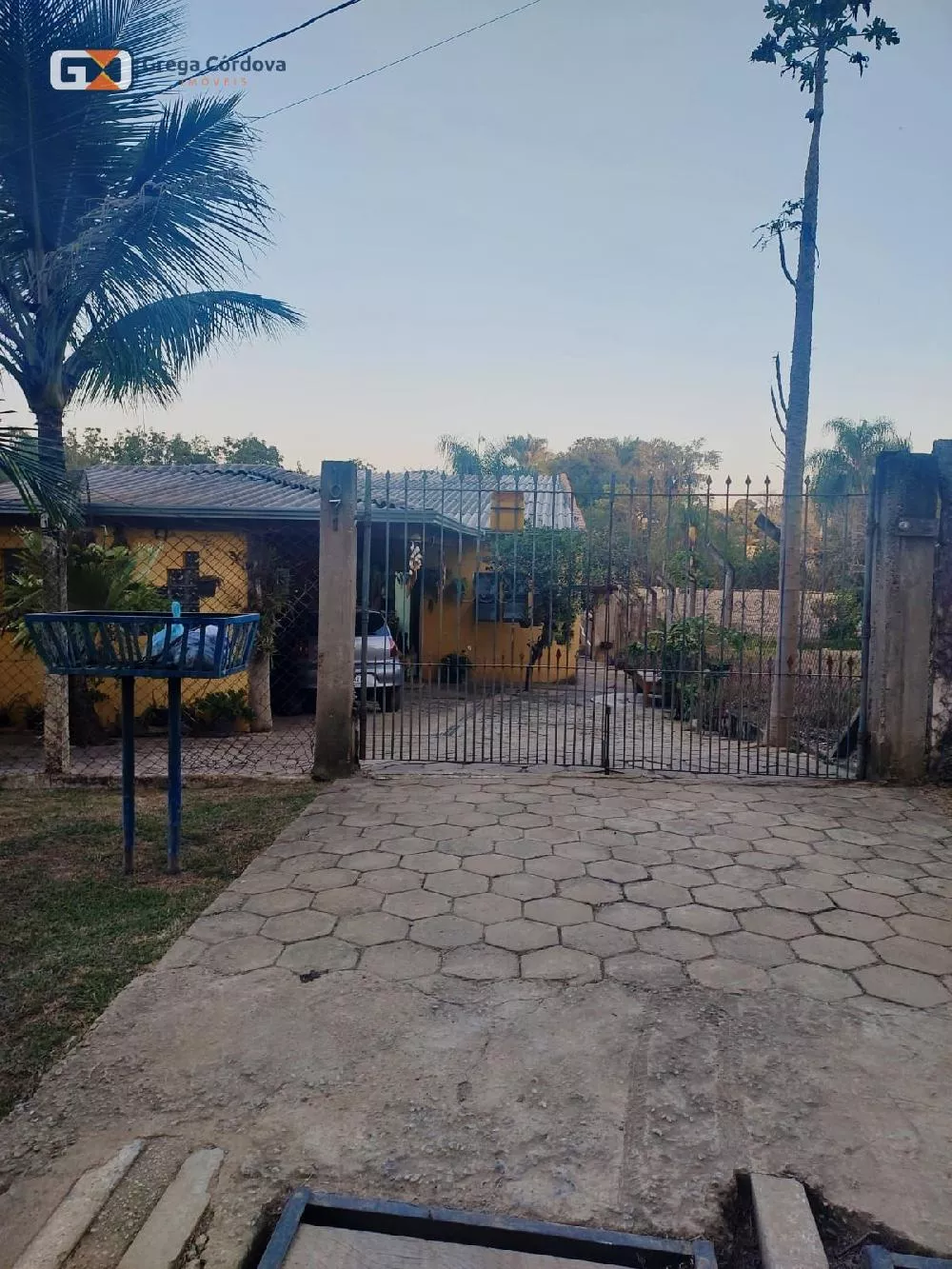casa com sacada Jd. Salete