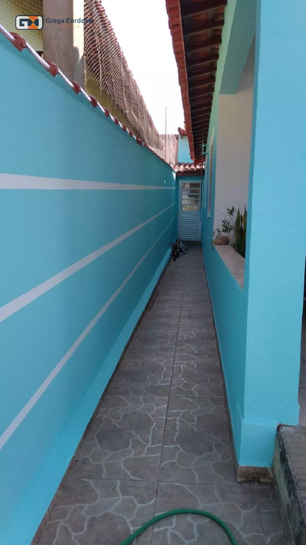 Casa grande com 3 dormitorios  com uma edicula nos fundos com 2 dormitórios